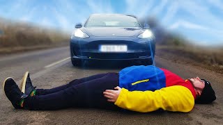 Tesla Model 3 Autopilot - EXTREME Obstacle  test