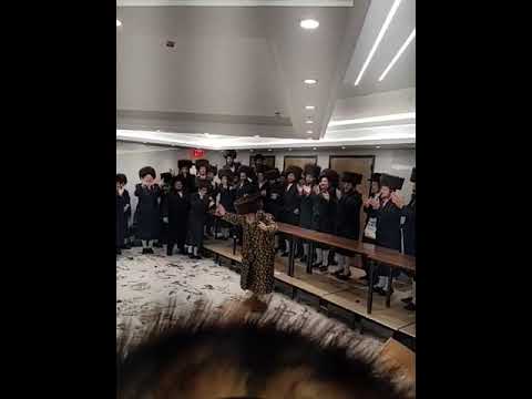 Viznitz Rebbe Dances With Family At The Sheva Brochos For his First Great Grandchild - Kislev 5783