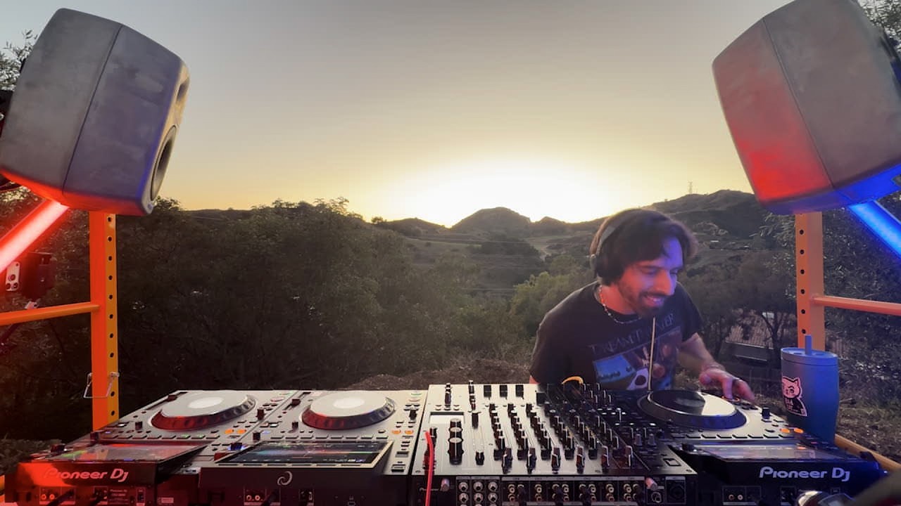 Badcat.fm 016 - Twilight Sessions with DOOM INCOMING (@Doomsdaypoptart1985 instagram)