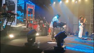 Kunto Aji - Orang asing dalam cermin (konser perjalananan menawar racun)