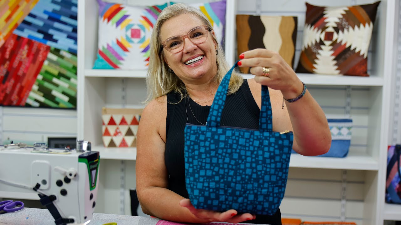 Aprenda DUAS MANEIRAS de transformar sua necessaire em uma LINDA bolsa | Dica de Sexta