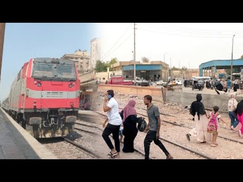 من محطة اسيوط لحظة وصول قطار 1006 الروسى القاهرة نجع حمادي بمحطة قطارات اسيوط اليوم