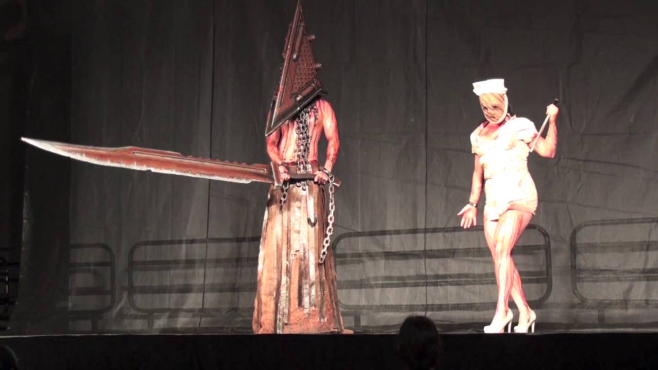 Silent Hill Bobble Head Nurse & Pyramid Head Costume