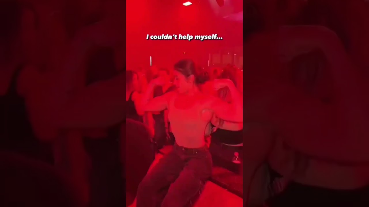 DO YOU LIKE GIRL WITH MUSCLE 😍 FBB FLEX BICEP 😍 MUSCLE MOMMY  