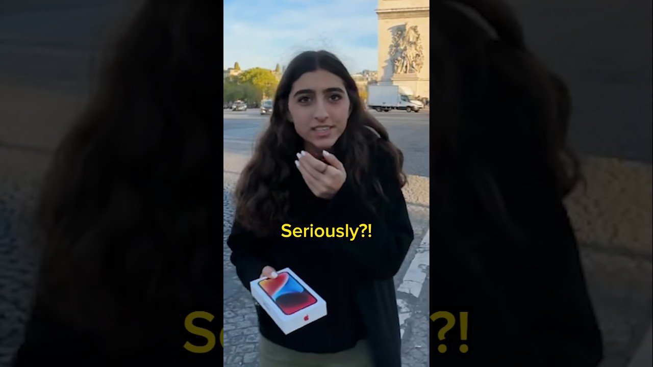 Spreading ❤️ in Paris!