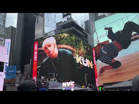 CAI XUKUN 蔡徐坤 Met Gala 2023.05.01: NY Times Square ad 纽约时代广场大屏应援