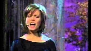 Martina McBrideLive 2002   CMAs Concrete Angel