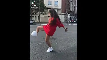 تحت شباك بنت القمر وفاجأه طلعت القمر 