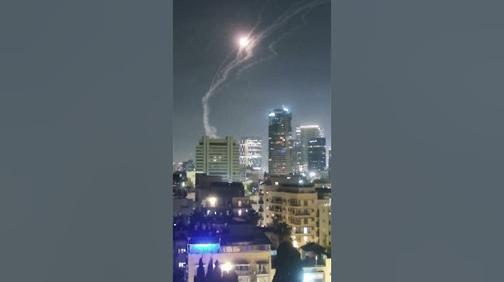 Moment Iranian missile targets Tel Aviv