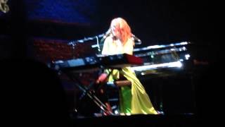 Tori Amos- &quot;Crazy&quot; with &quot;Crazy In Love&quot; cover (Beyoncé)