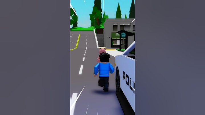 the police tried to stop me🚨😭#robloxshorts #roblox