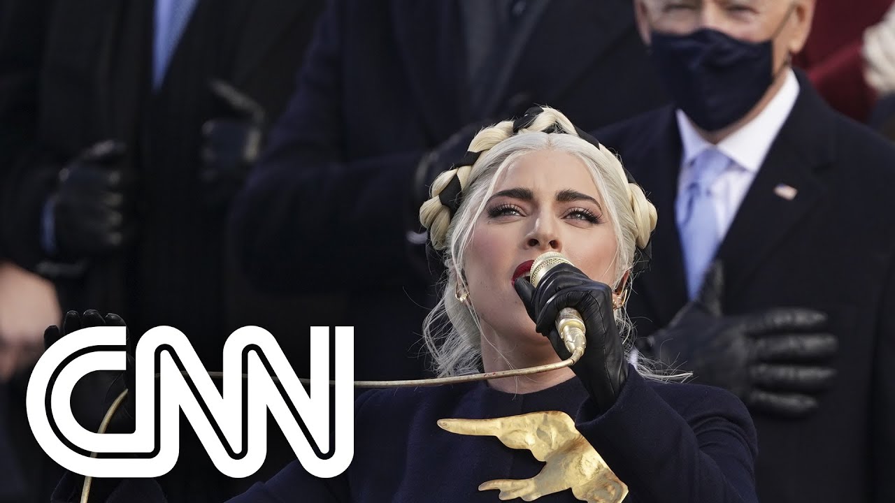 Lady Gaga se emociona durante apresentação do hino dos EUA em posse de Biden | VISÃO CNN