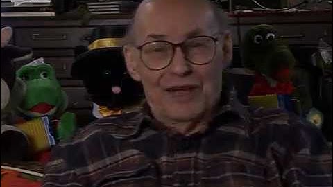 Marvin Minsky - Making the most useless machine (127/151)