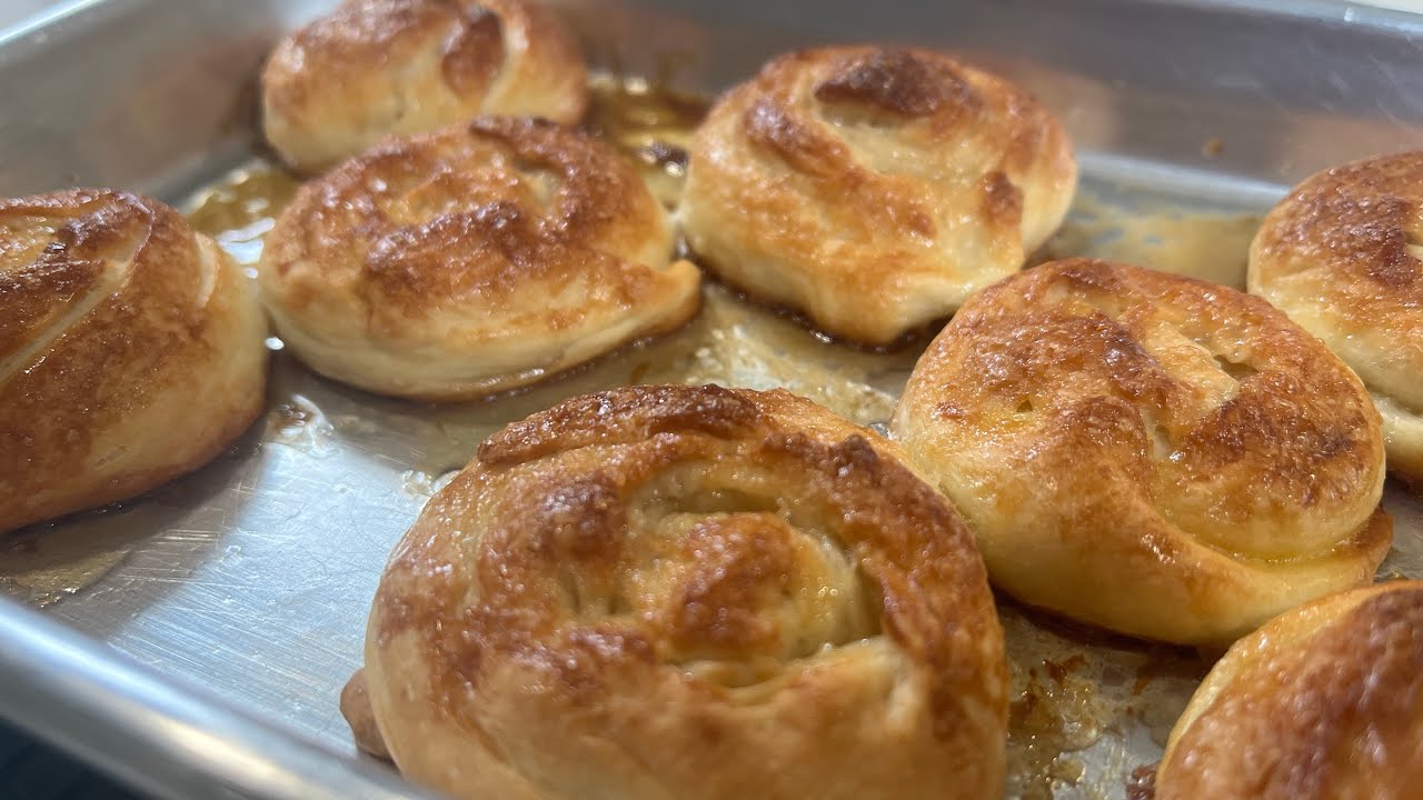 فطائر او مطبقايات السكر والزبد العجينه طلعت اتخبل والطعم جداً لذيذ / من مأكولات أبو كرم