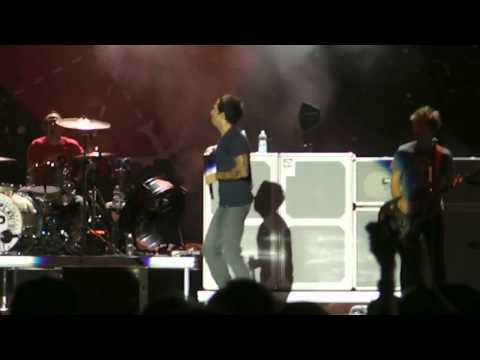 Simple Plan - Loser of the year (live I-Day festival Bologna 04-09-2011)
