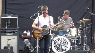Video thumbnail of "Noel Gallagher Champagne Supernova London 2017-07-08 - U2gigs.com"