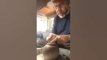 How to trim a foot on a bowl with Simon Leach