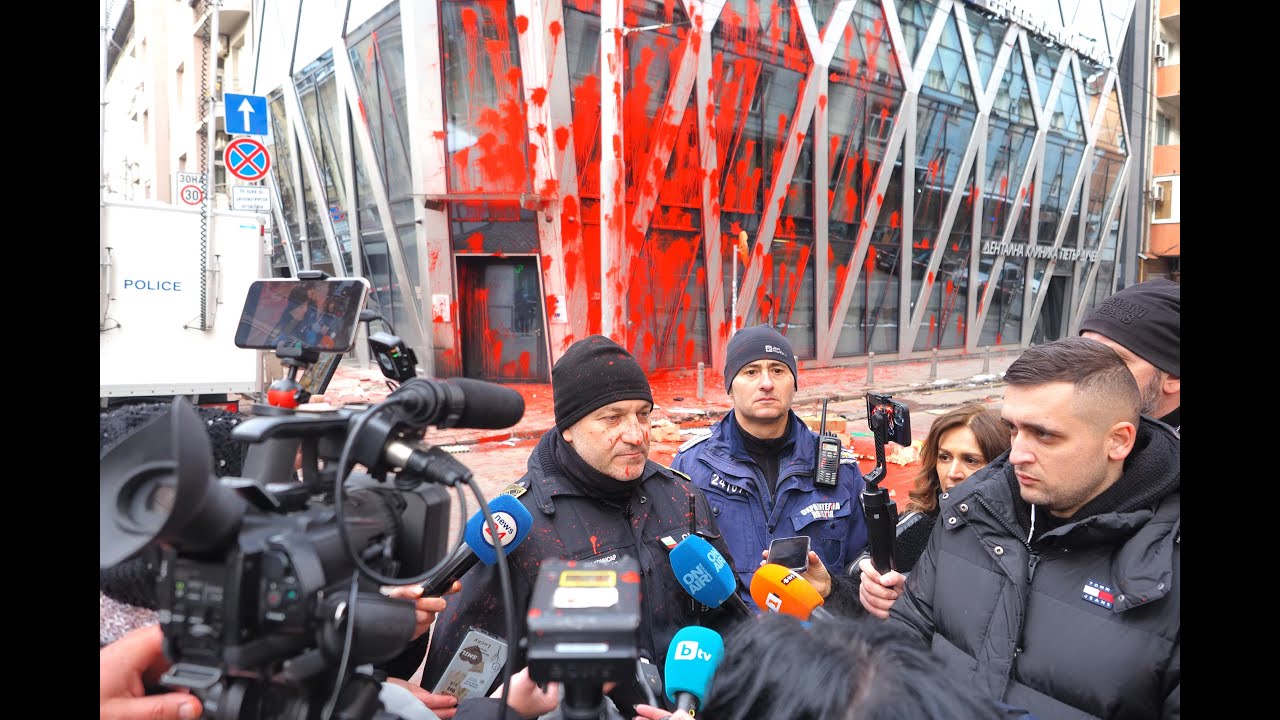 СДВР: 10 полицаи са пострадали, а шестима протестиращи са задържани след протеста на 