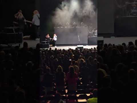Megadeth's Dave Mustaine stops show to help fan in Bloomington, llinois 9/27/23