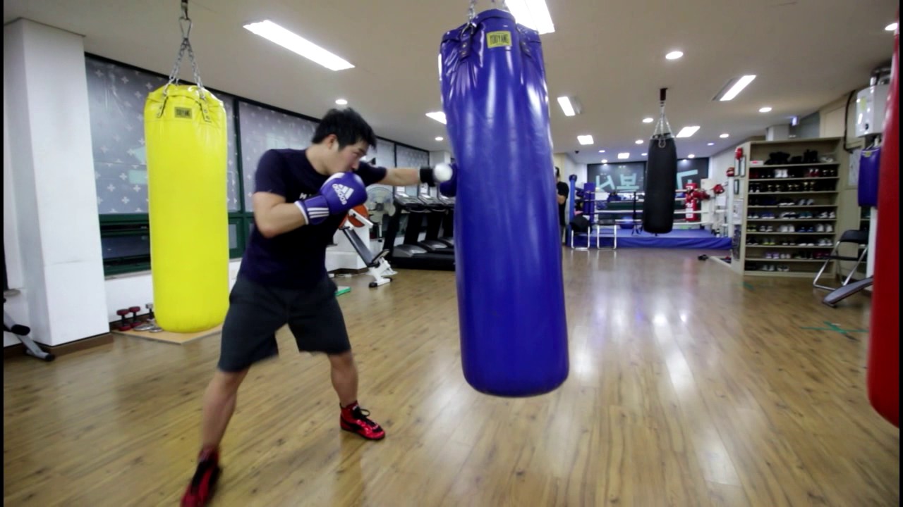 경력 1년 30대 남성의 복싱 샌드백 훈련! boxing sandbag training! YouTube