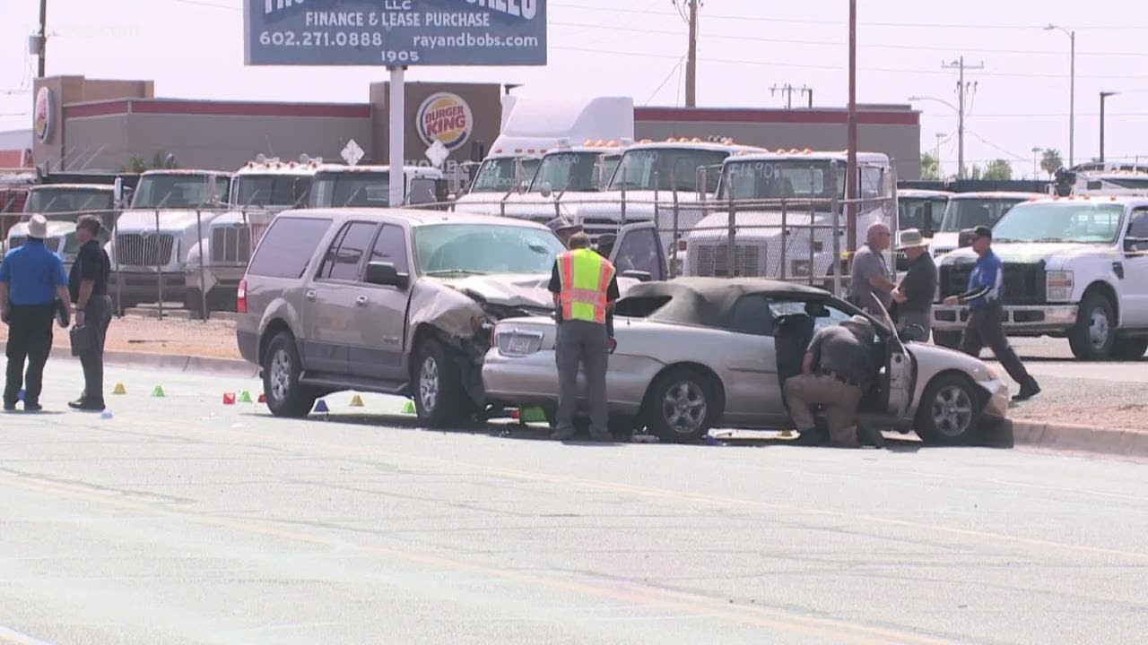Phoenix police officer and kids hurt in car accident - YouTube