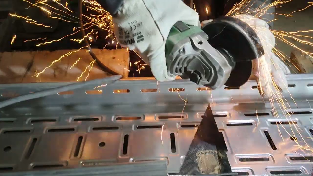 Corte a 90° de bandeja portacables 200x60.