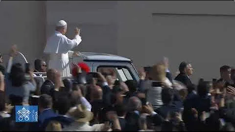 Pope Leo XIV makes first tour of St Peter's Square in popemobile