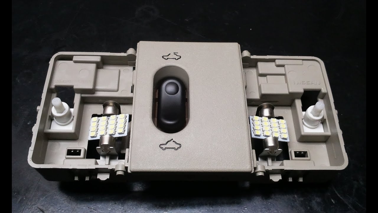 Modificação na luz de cortesia frontal do NISSAN TIIDA