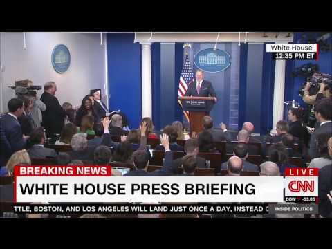 Rob Gronkowski crashes White House press briefing, asks Spicer if he needs help