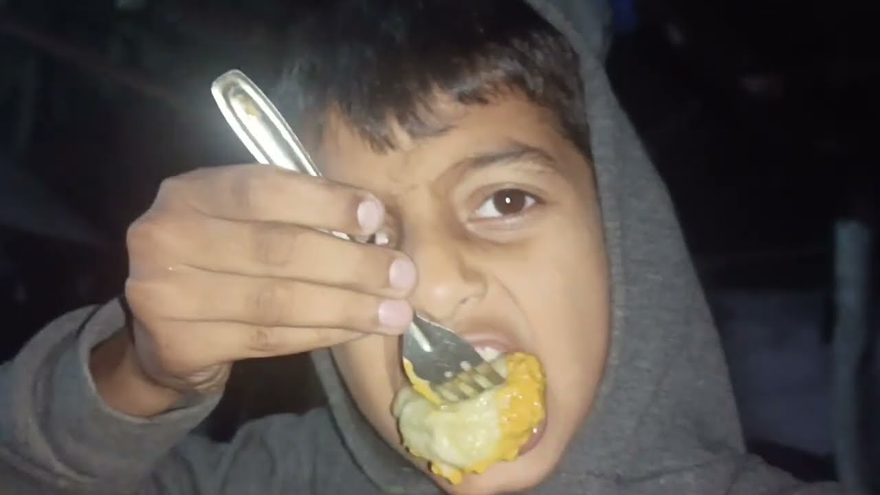 Ghar mai home made momo banayra khadai.Mo mo vlogs.|| Bikrant vlogs.