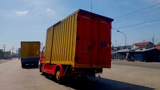 Dua Truk Box Menggila Oleng Parah Di Pantura Brebesss😱😱