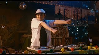 北村匠海、DJ KOOに気分上げられ全力ダンス！　伊勢谷友介が鋭いツッコミ　映画『とんかつDJアゲ太郎』特別映像