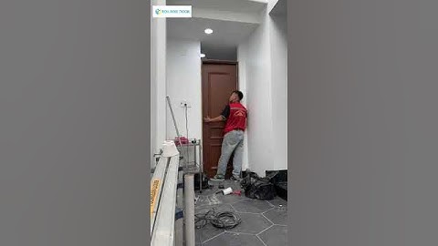 Quy trình lắp bộ cửa nhựa composite có ofix ván .