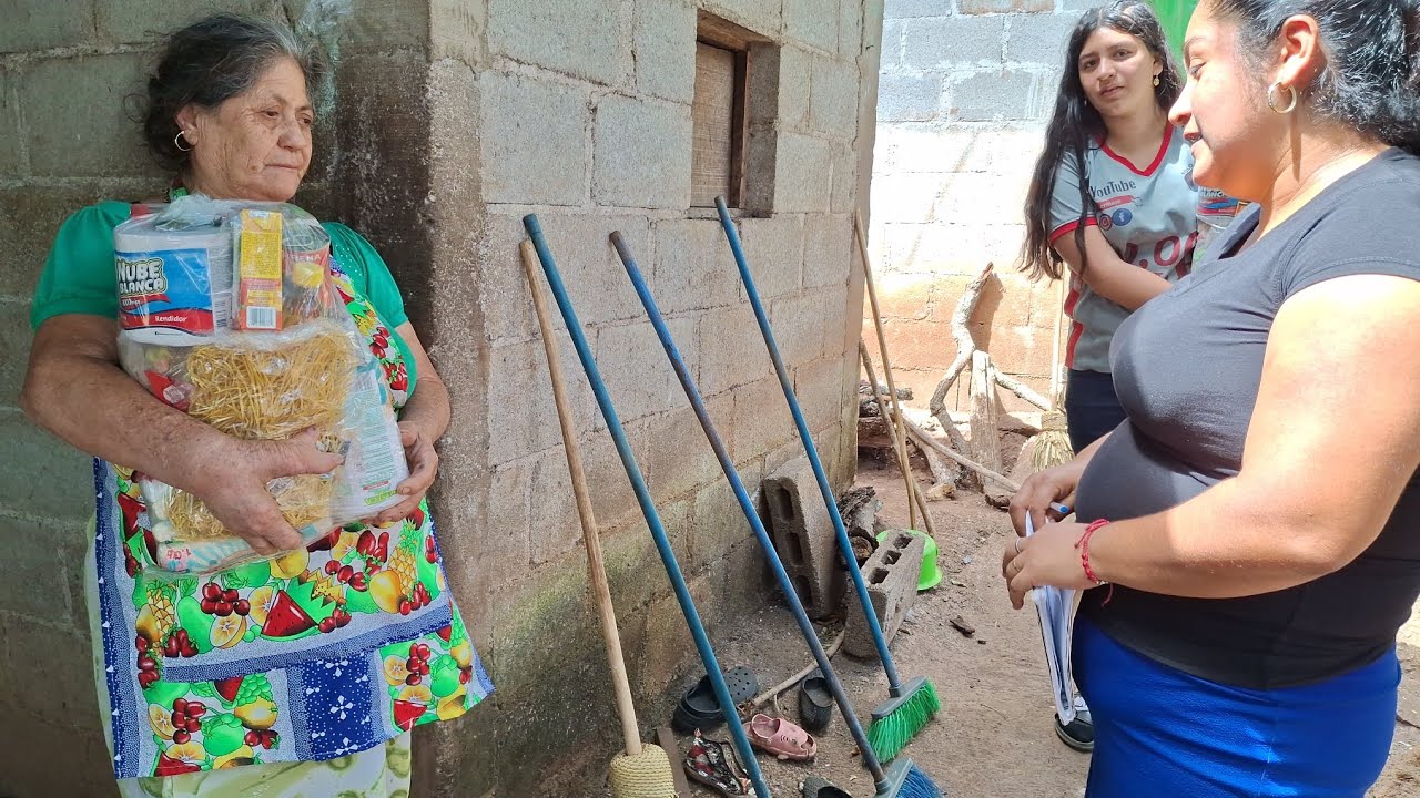 Pt.1Entregando las bolsas de víveres a las  familias más necesitadas del roblar