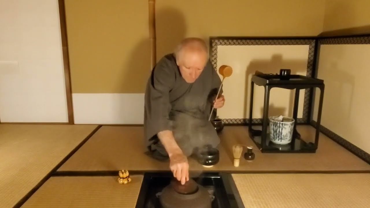 男子炉仕組み点高麗卓 male winter shortened thick tea w/koraijoku
