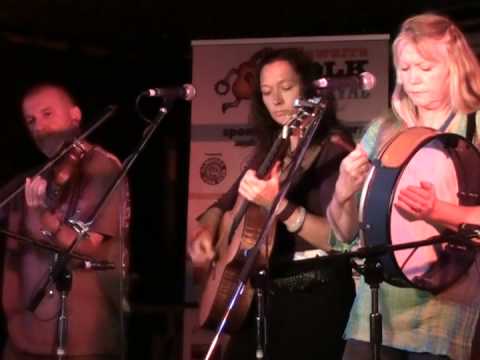 Mothers of Intention sing "Wooden Ship" @ The Illa...