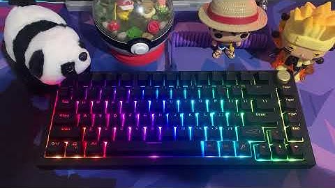 Building Glorious GMMK with Polycarbonate plate and Holy Pandas