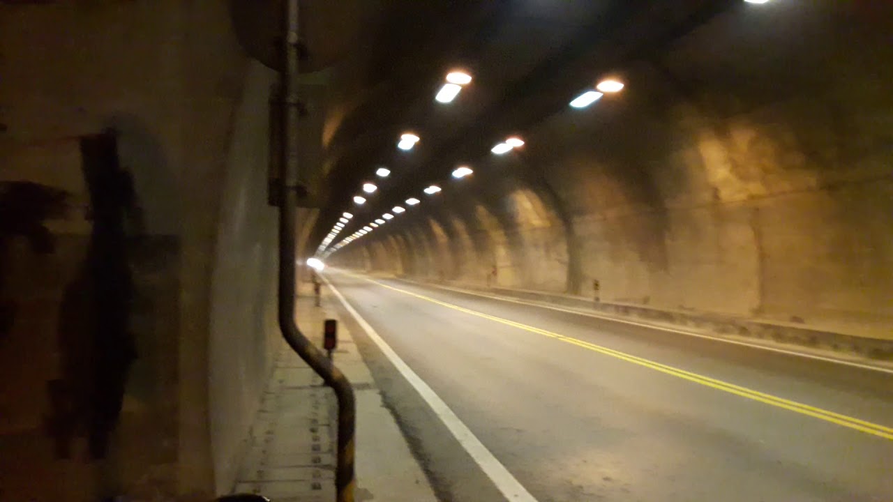 yamaha R6  tunnel flyby with akrapovic exhaust