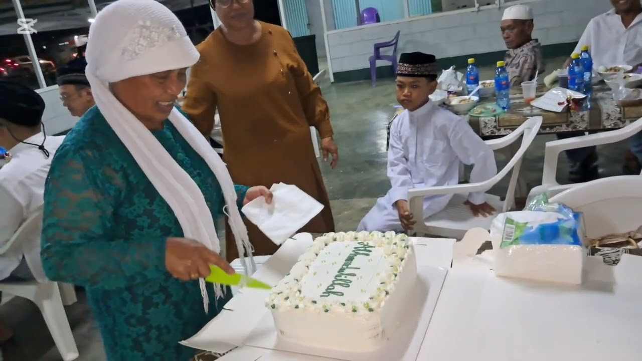 Ibu Gerda 65 jaardag bij de moskee🥳🥳❤️❤️ALhamdulilah❤️