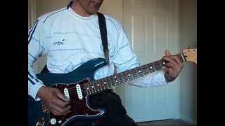 Algo esta cayendo aqui.  tutorial en guitarra