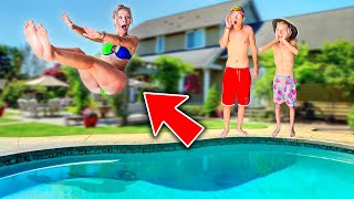 Gara Di Tuffi Estrema In Piscina Da 1000