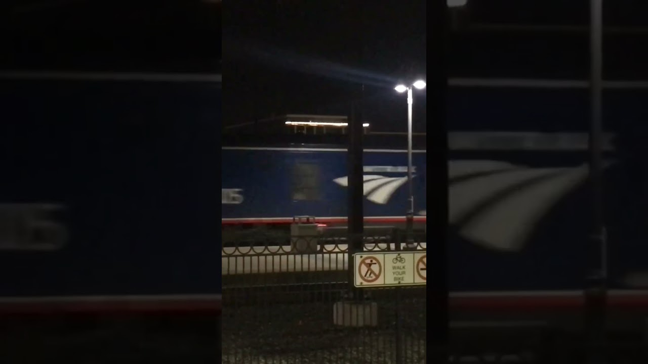 Смотреть «Two Amtrak ACL-42’s with two private cars at the end» на YouTube Смотреть «Two Amtrak ACL-42’s with two private cars at the end» на YouTube