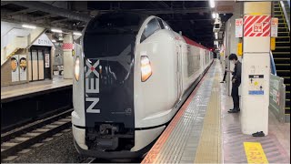 【八王子行きの成田エクスプレス】E259系Ne022編成が国分寺駅を発車するシーン