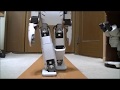 自然なスタイルで歩くロボットの実験 (Experiment of knee extension walking. 0.3 times slow video.)