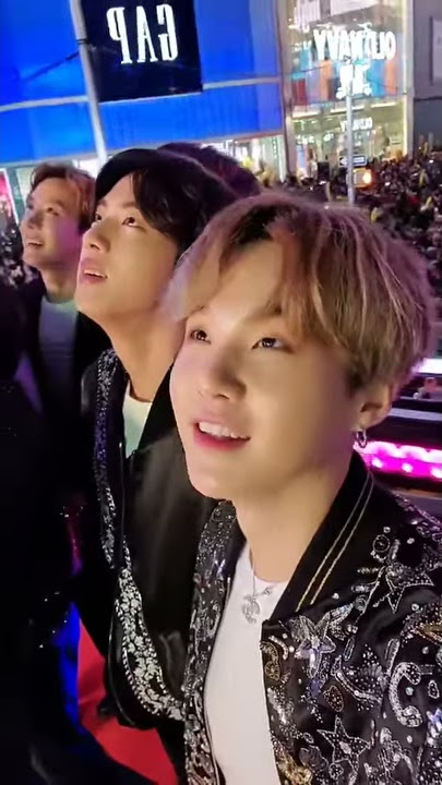 BTS - HAPPY NEW YEAR FROM SUGA 2020 ( NEW YEAR'S ROCKIN EVE COUNTDOWN)