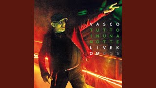 Video thumbnail of "Vasco Rossi - L'Uomo Più Semplice (Live)"