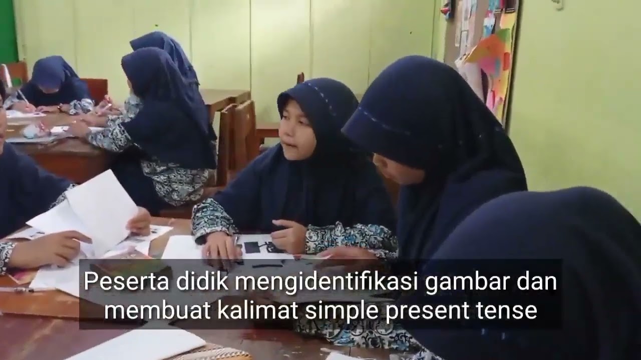 VIDEO PEMBELAJARAN BAHASA INGGRIS MATERI SIMPLE PRESENT TENSE DENGAN MEDIA GAMBAR