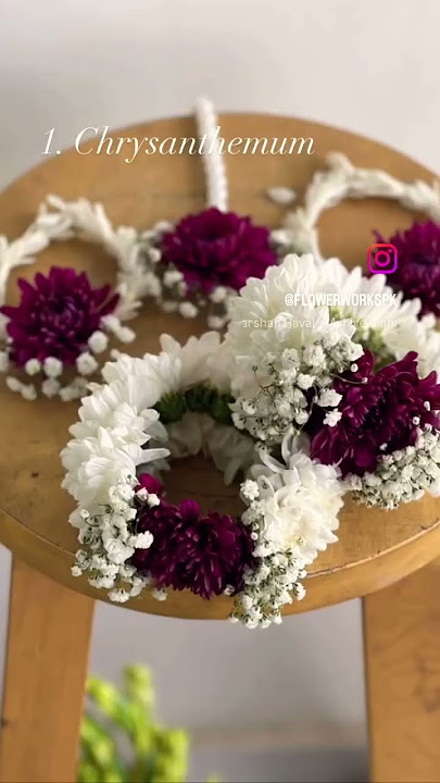 3 different gajray with the same set 😍😍         #karachi #gajra #flower #flowerjewellery #bride