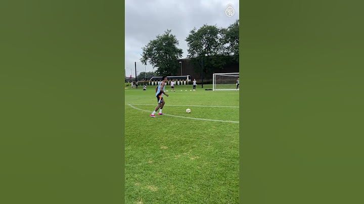 😎 No-look finishes! |🤙 #RealMadridOnTour #RealMadrid #ViniJr #EderMilitao