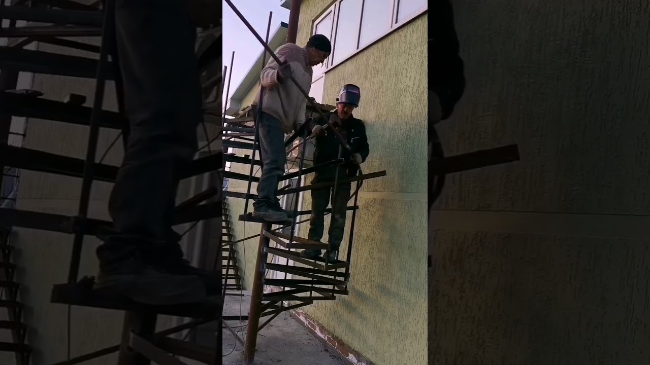 винтовая лестница от начала до конца загибаем перила